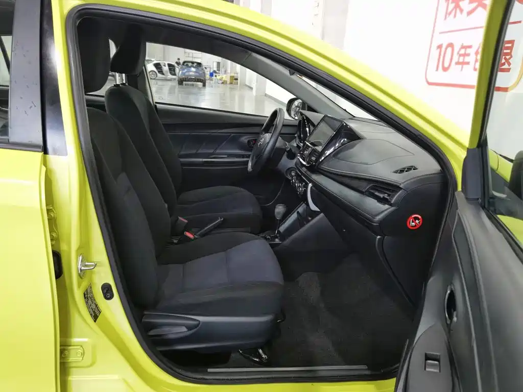 Toyota Yaris L 2017 — фото 23