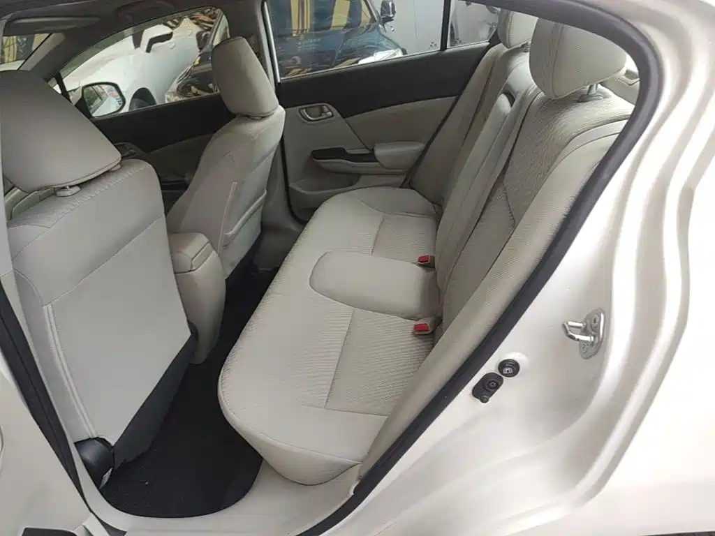 Honda Civic 2015 — фото 17