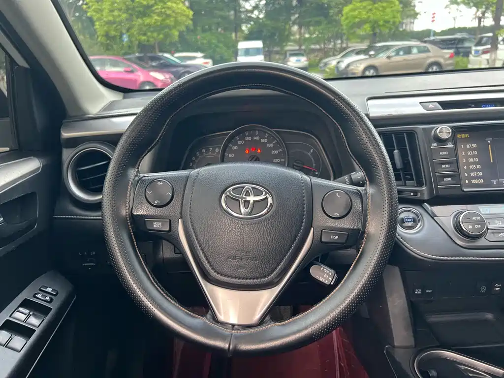 Toyota RAV4 2019 — фото 17