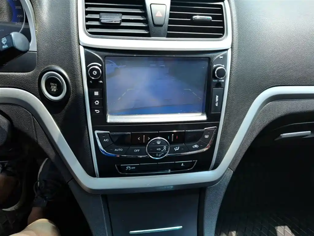 Geely Emgrand 2016 — фото 13