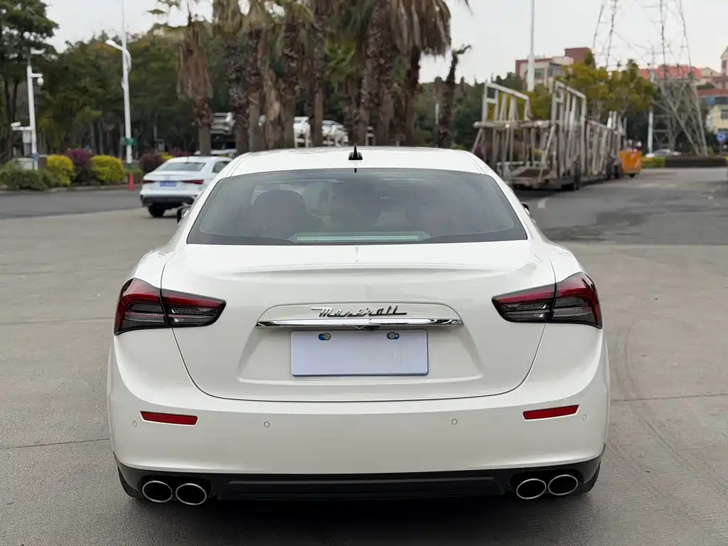 Maserati Ghibli 2015 — фото 9