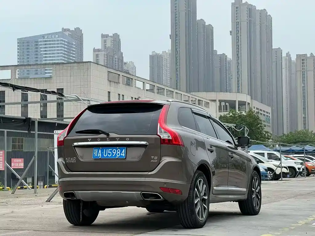 Volvo XC60 2017 — фото 7