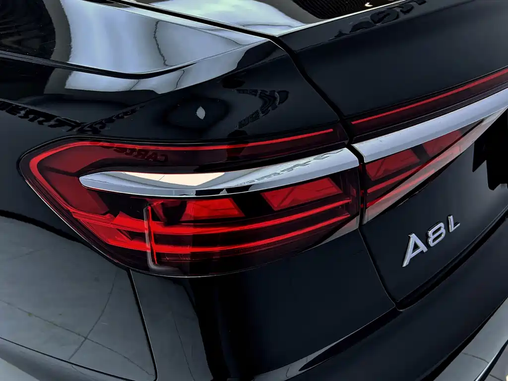 Audi A8 2023 — фото 17