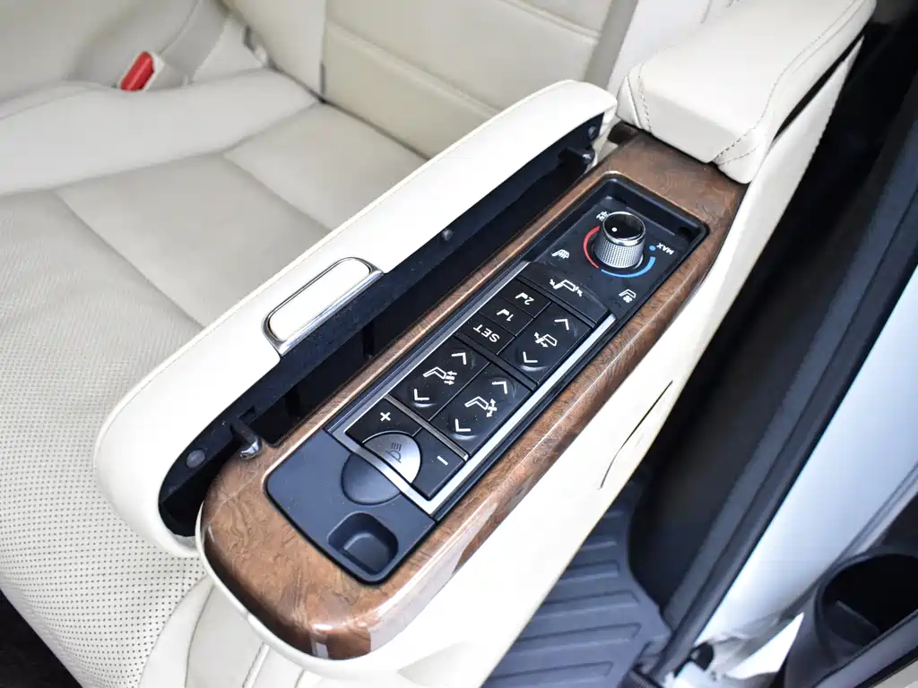 Toyota Alphard 2017 — фото 18