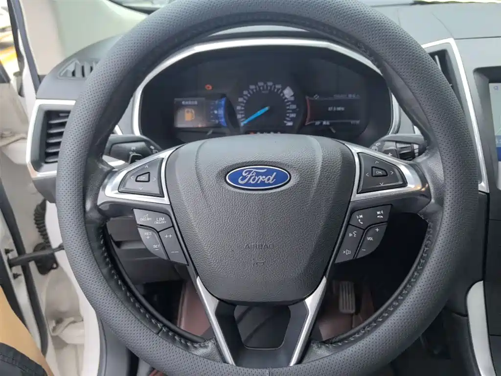 Ford Edge 2016 — фото 11