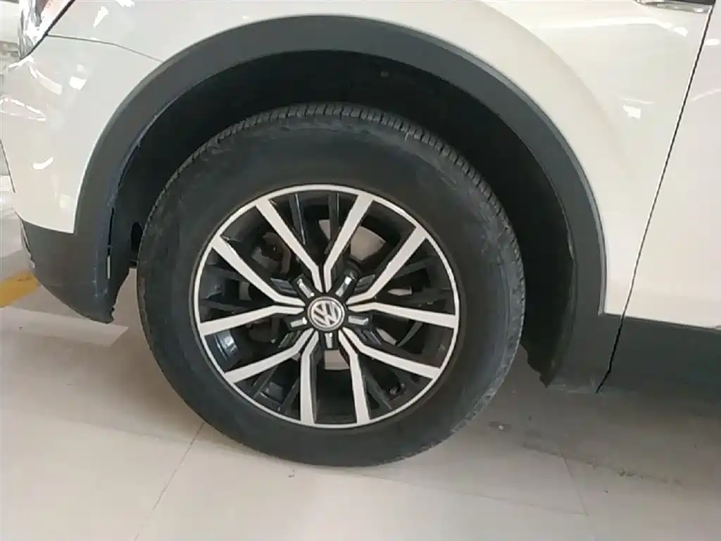 Volkswagen Tiguan L 2018 — фото 23