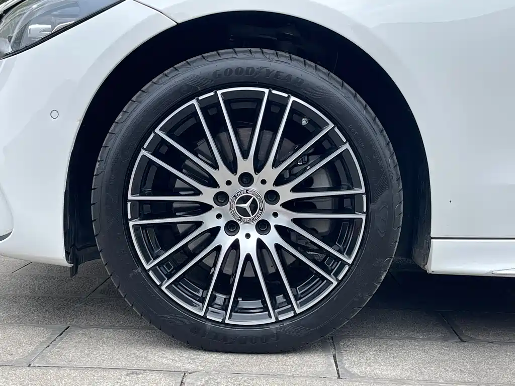 Mercedes-Benz C-Class 2025 — фото 15