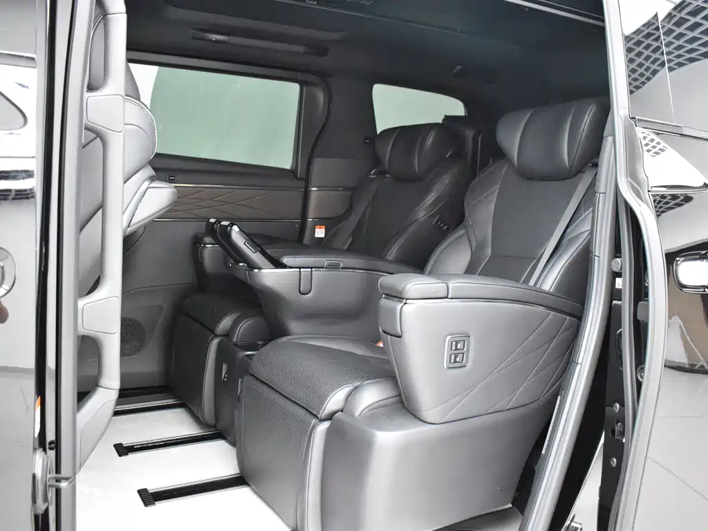 Toyota Vellfire 2024 — фото 16