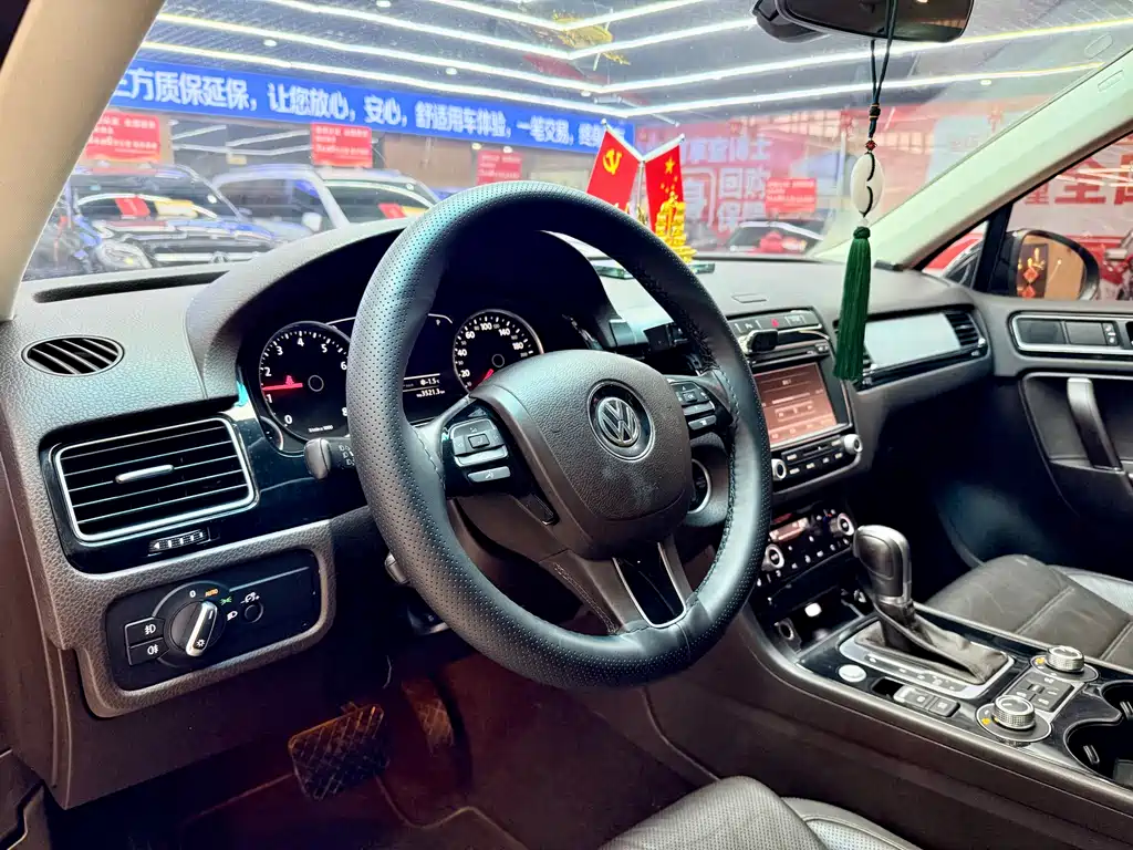 Volkswagen Touareg 2017 — фото 8