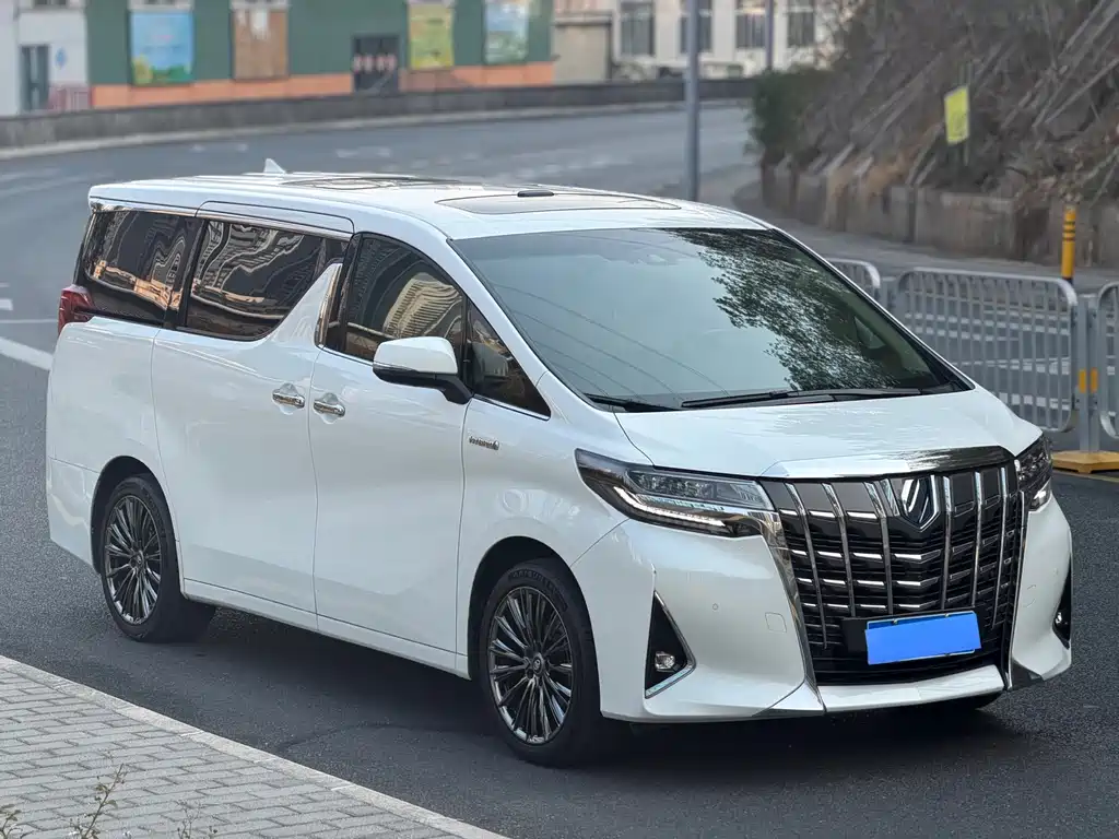 Toyota Alphard 2023 — фото 3