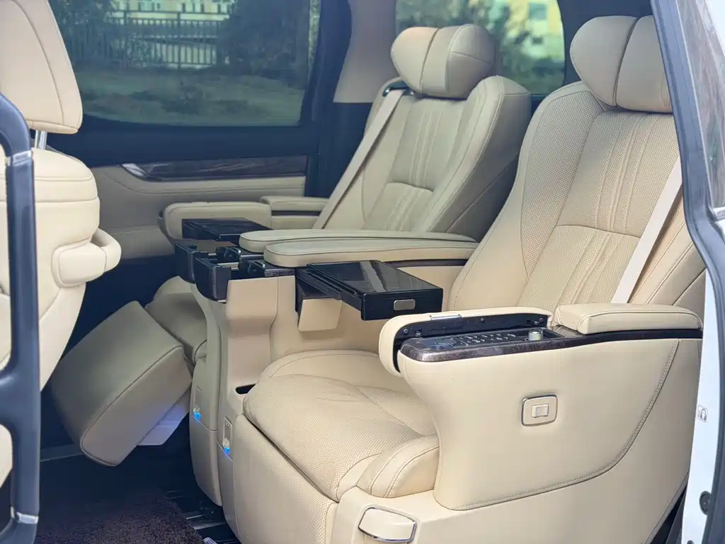 Toyota Alphard 2023 — фото 9