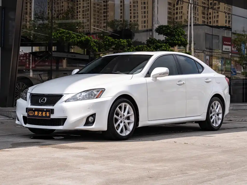 Lexus IS 2010