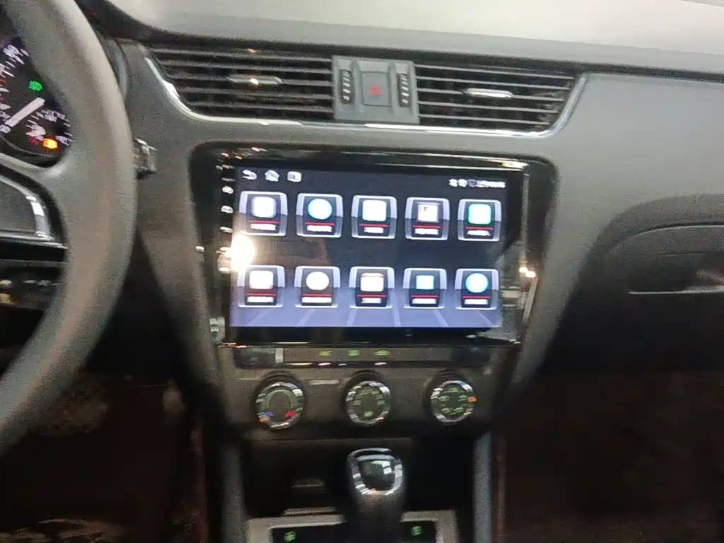 Skoda Octavia 2016 — фото 13