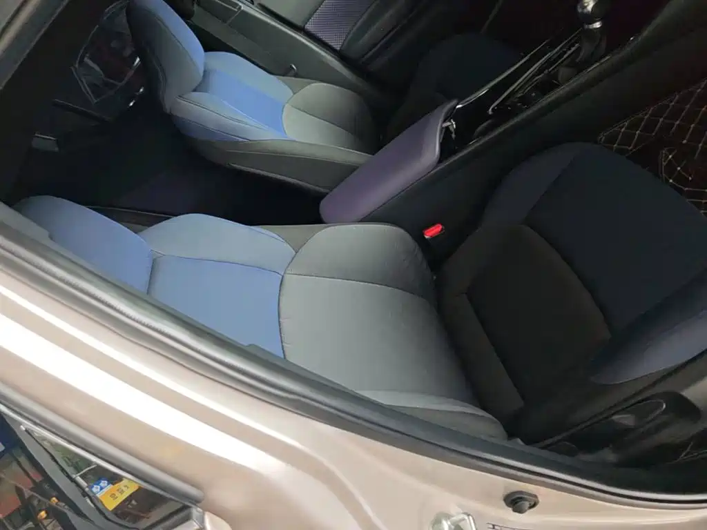 Toyota C-HR 2019 — фото 25