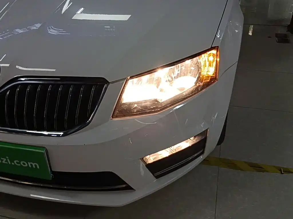 Skoda Octavia 2016 — фото 24