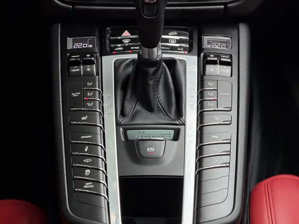 Porsche Macan 2021 — фото 16