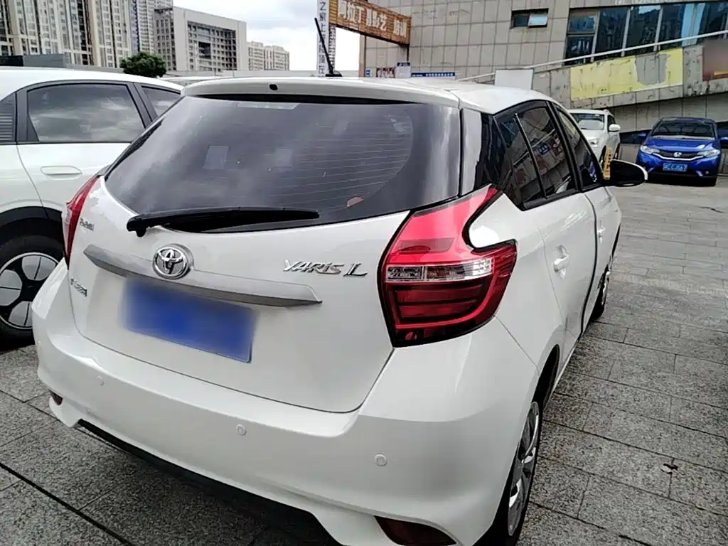Toyota Yaris L 2021