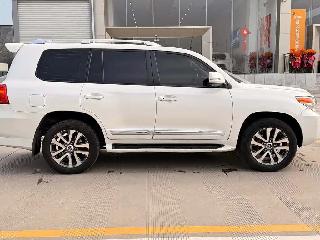 Toyota Land Cruiser 2013 — фото 12