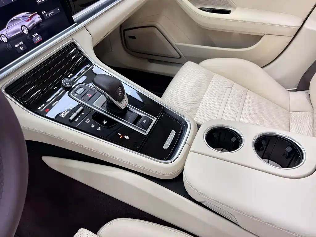 Porsche Panamera 2019 — фото 25