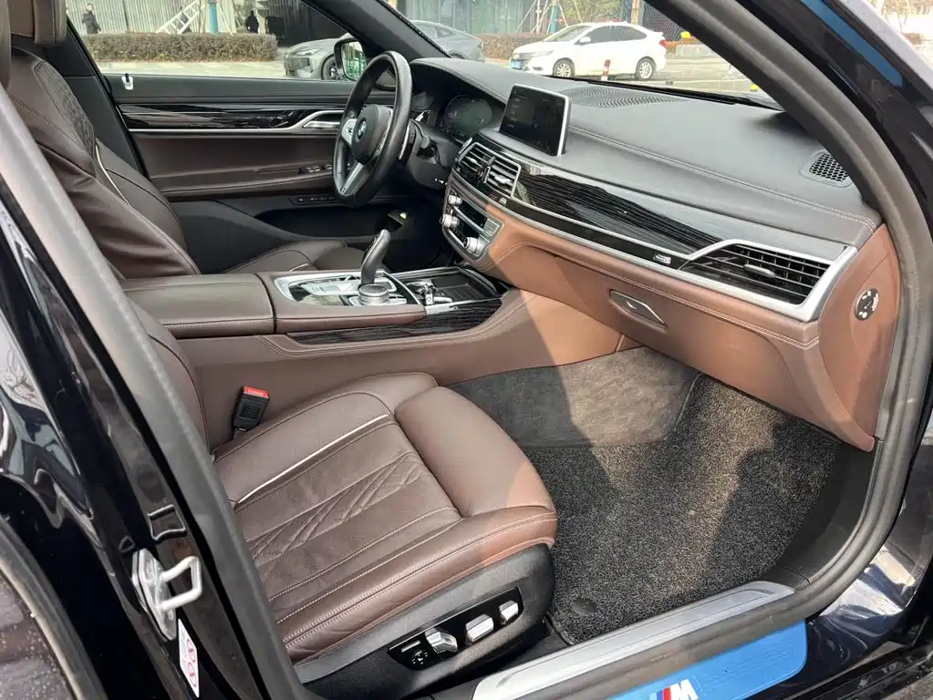 BMW 7 Series 2021 — фото 14