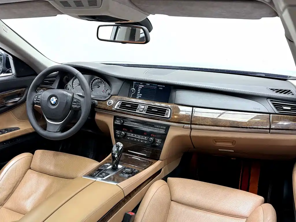 BMW 7 Series 2012 — фото 15