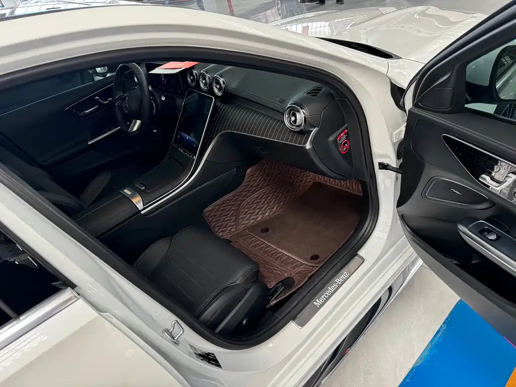 Mercedes-Benz C-Class 2023 — фото 6