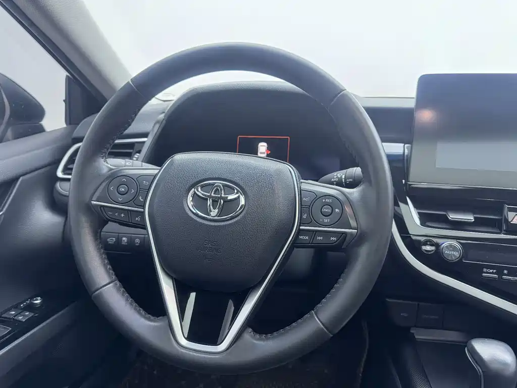 Toyota Camry 2022 — фото 18