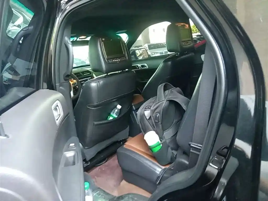 Ford Explorer 2015 — фото 17