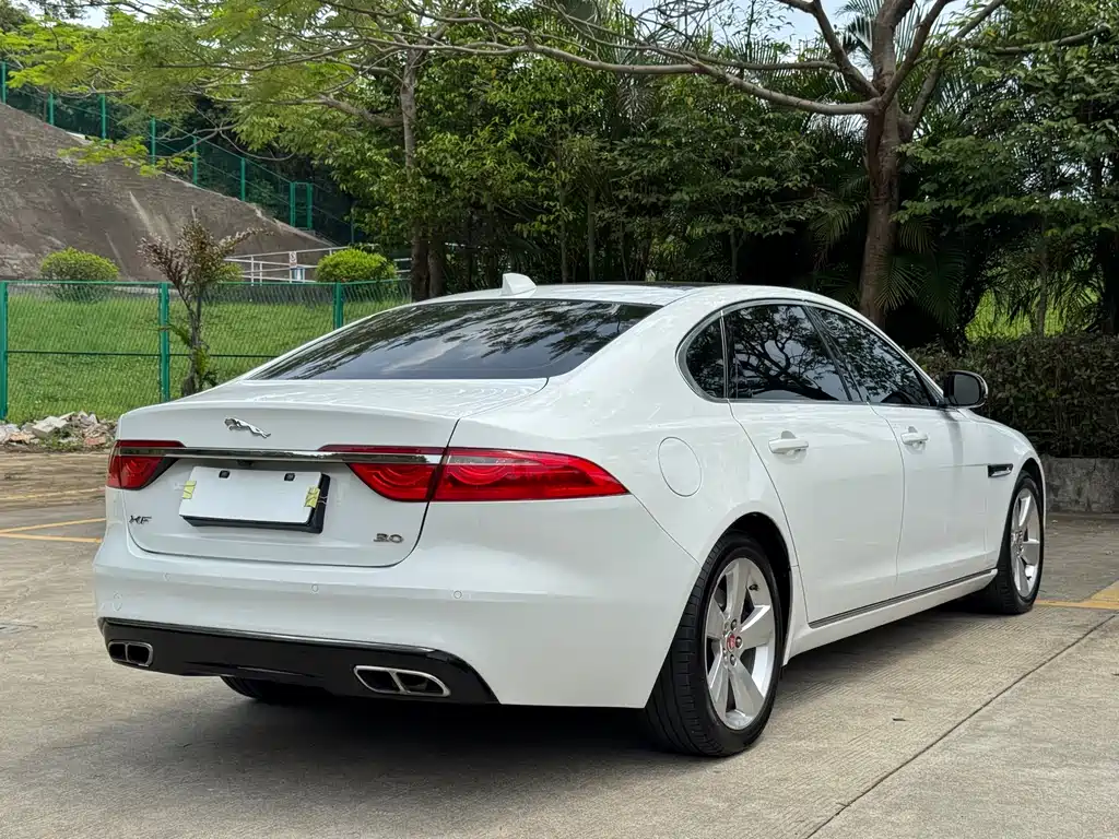 Jaguar XFL 2017 — фото 18
