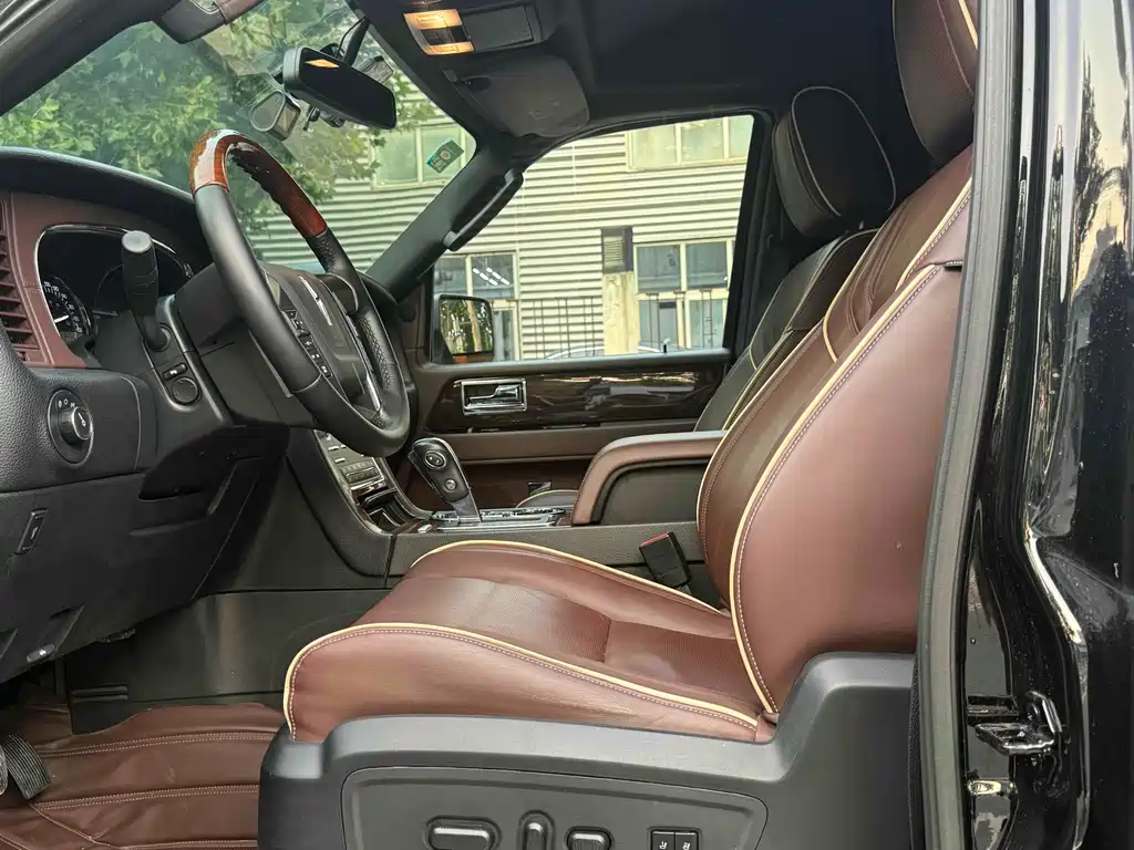 Lincoln Navigator 2017 — фото 10