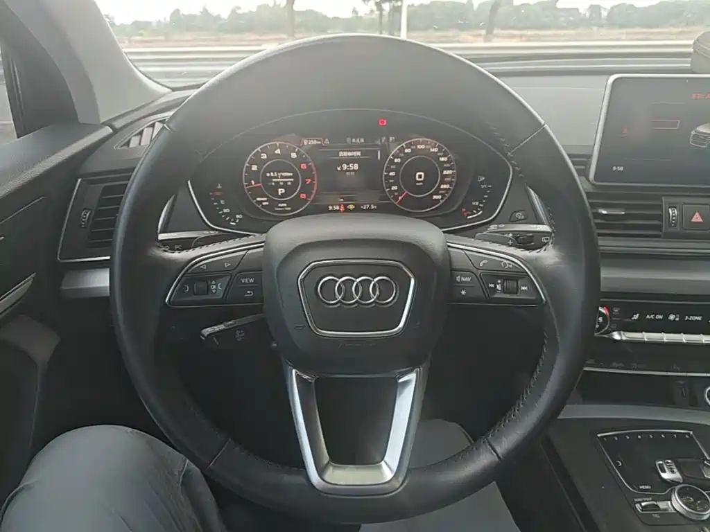 Audi Q5L 2020 — фото 11