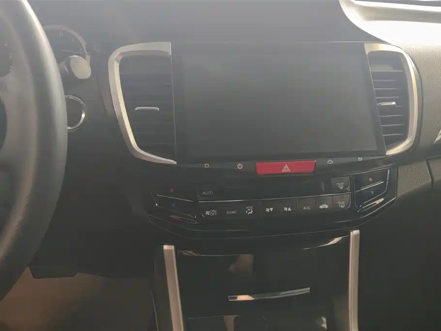 Honda Accord 2017 — фото 13