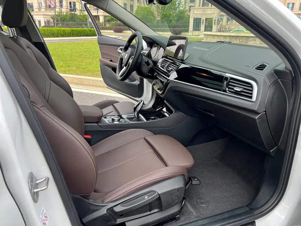 BMW 1 Series 2023 — фото 12