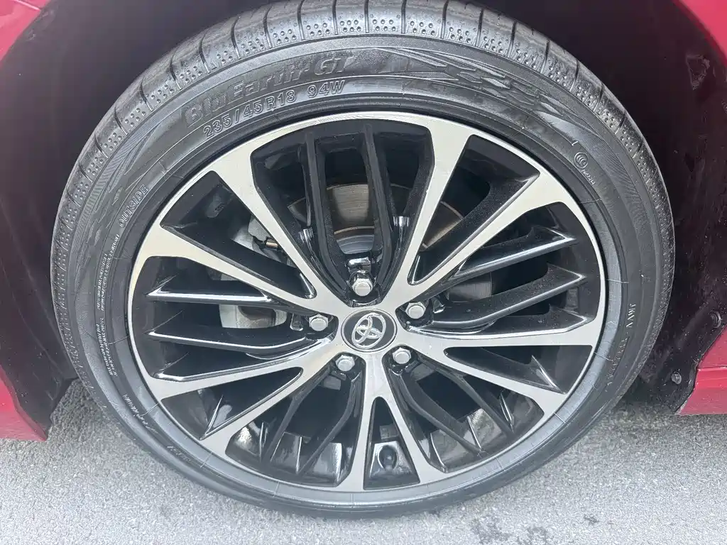 Toyota Camry 2018 — фото 10
