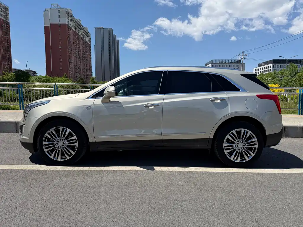 Cadillac XT5 2017 — фото 16