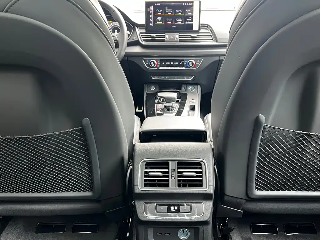 Audi Q5L 2025 — фото 14