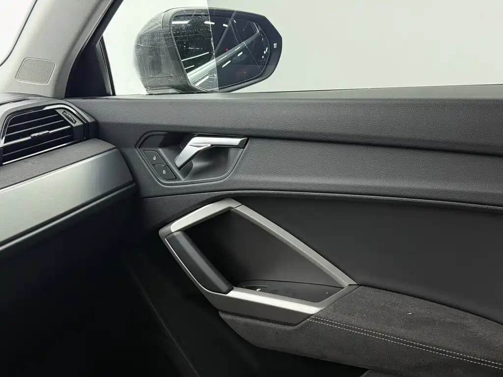 Audi Q3 2023 — фото 11