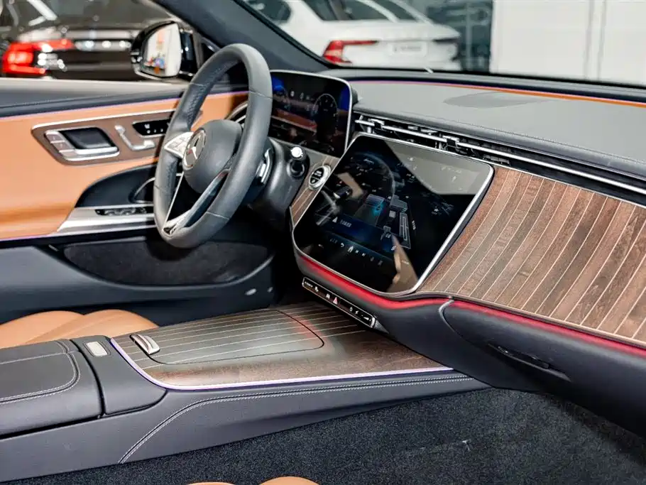 Mercedes-Benz E-Class 2025 — фото 16
