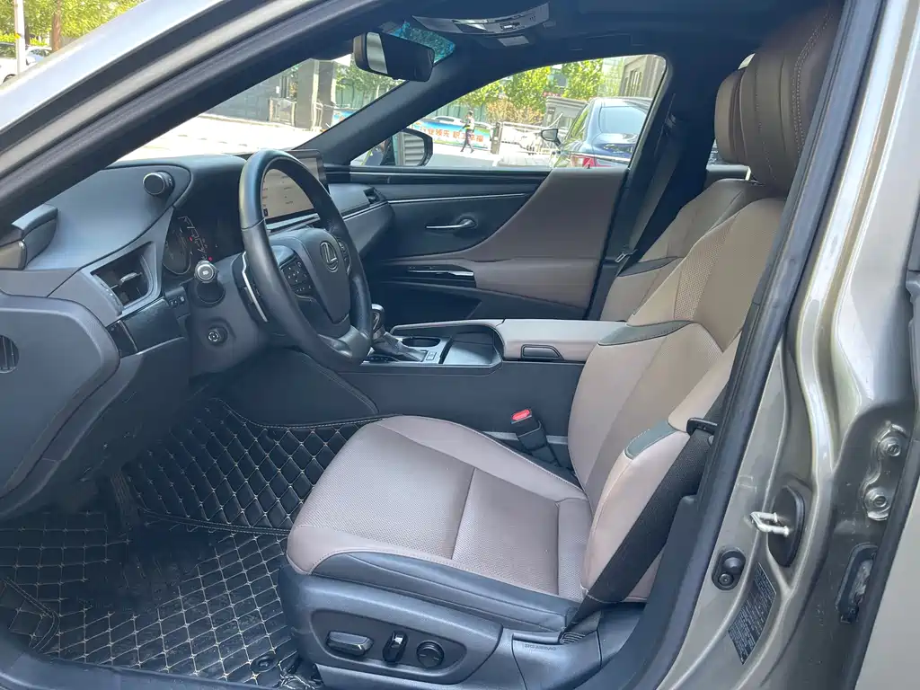 Lexus ES 2023