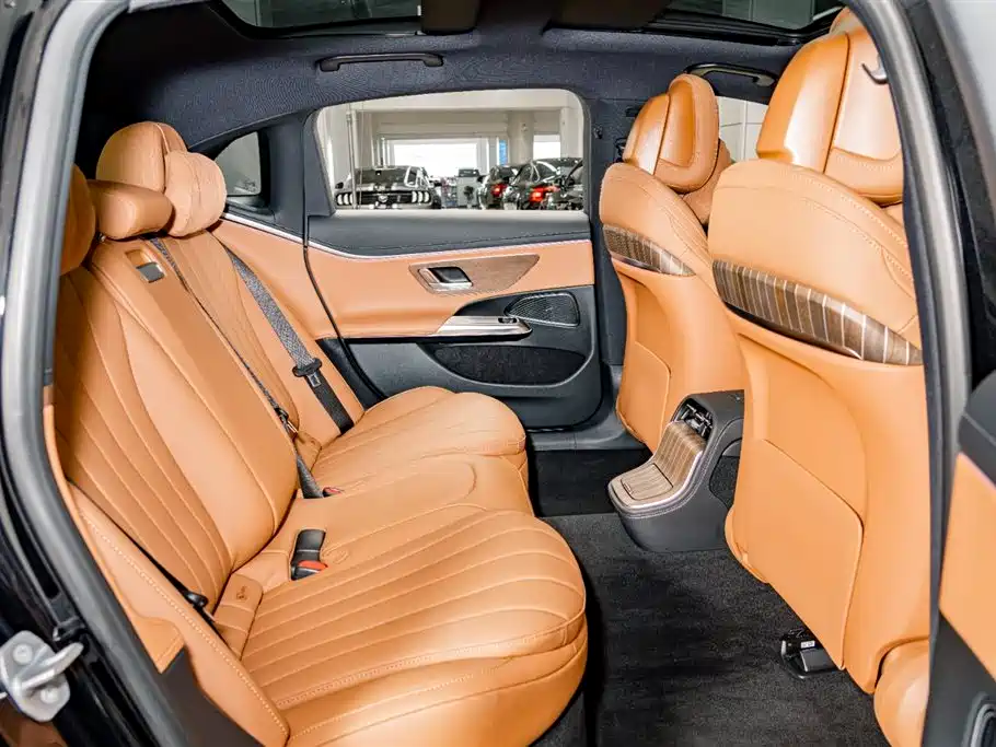 Mercedes-Benz E-Class 2025 — фото 19