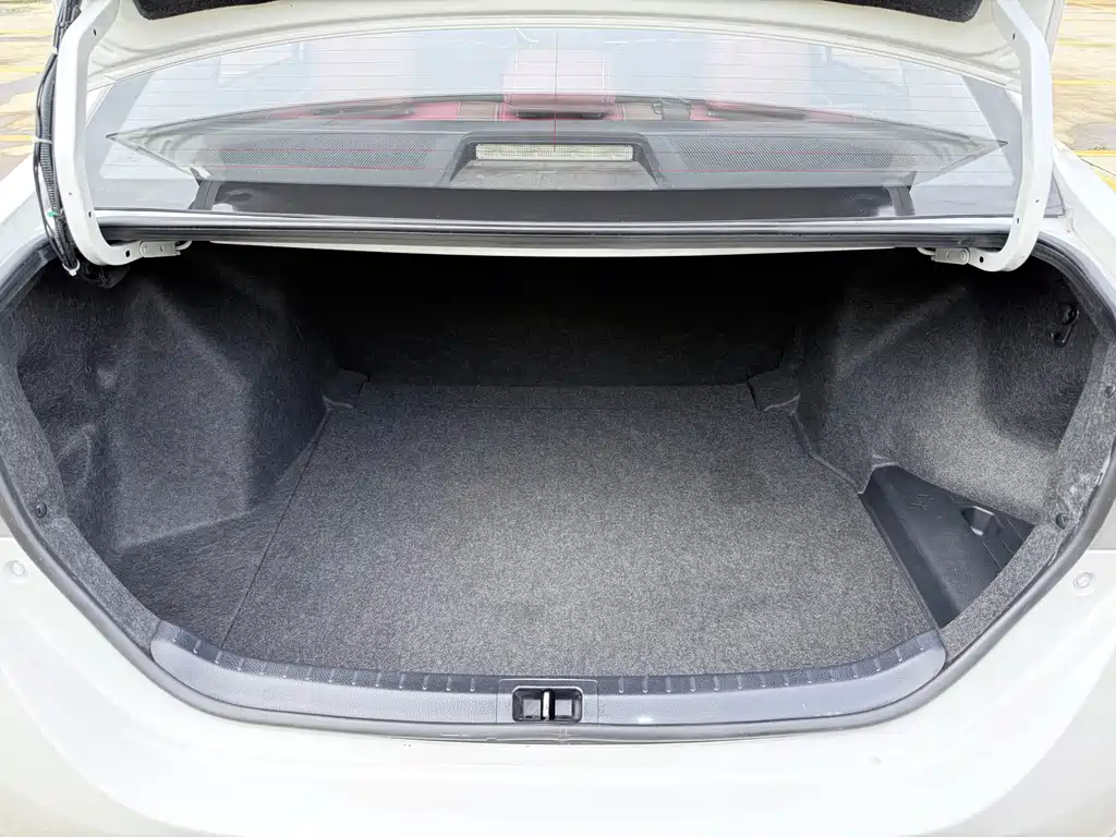Toyota Corolla 2018 — фото 24