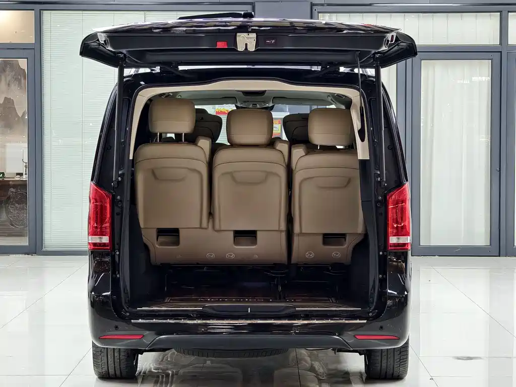 Mercedes-Benz V-Class 2022 — фото 13