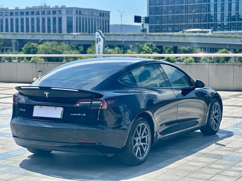 Tesla Model 3 2023 — фото 13