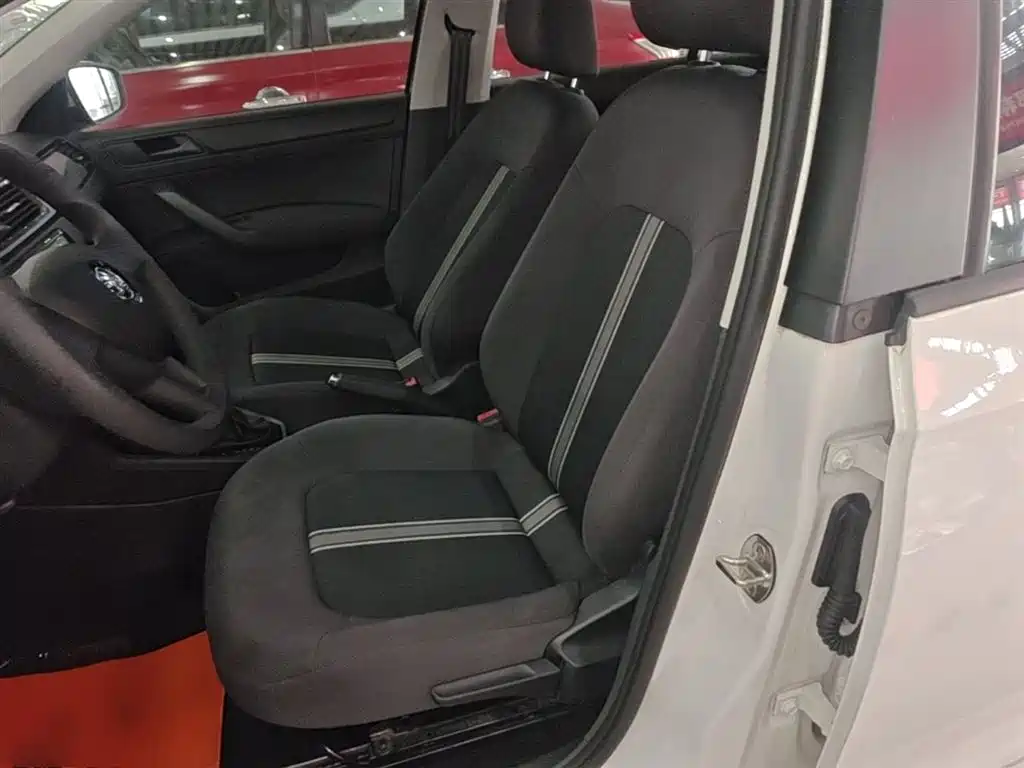 Skoda Rapid Spaceback 2020 — фото 15