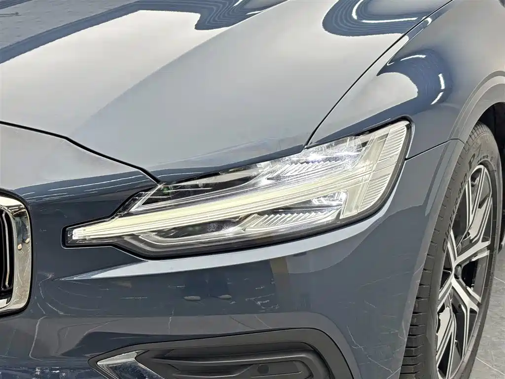 Volvo S60 2023 — фото 9
