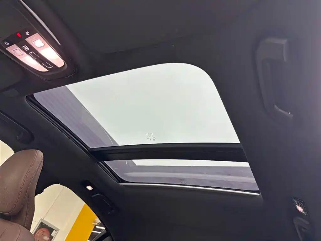 Volvo S60 2023 — фото 18