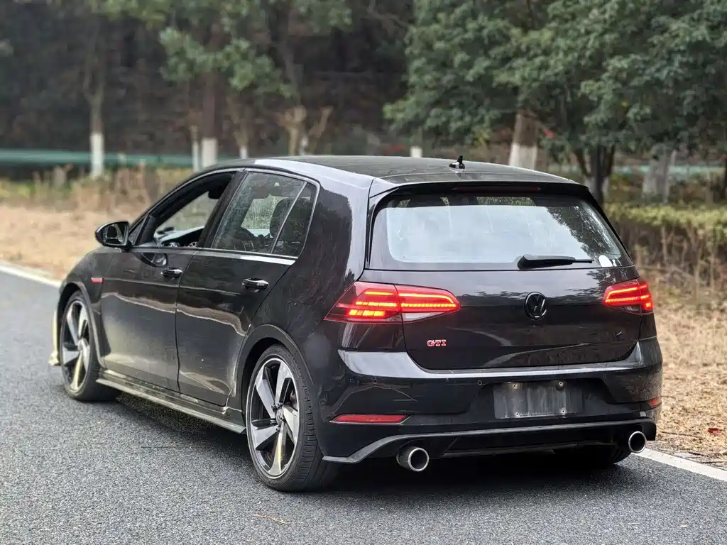 Volkswagen Golf GTI 2018 — фото 2