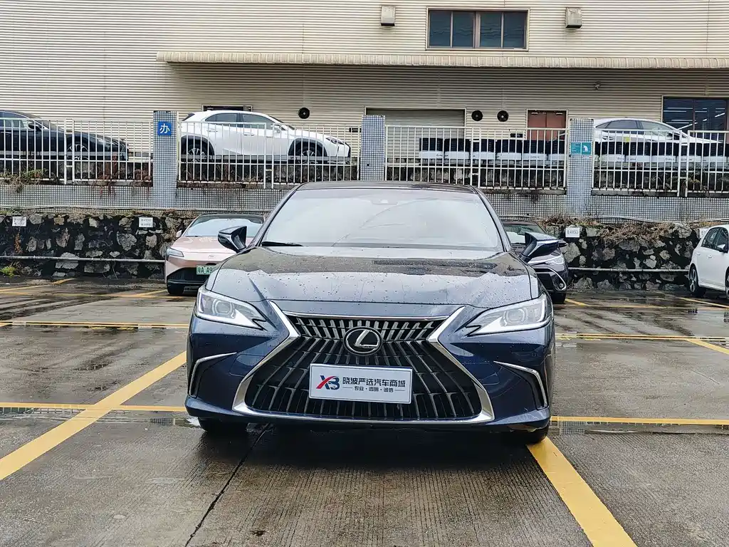 Lexus ES 2024