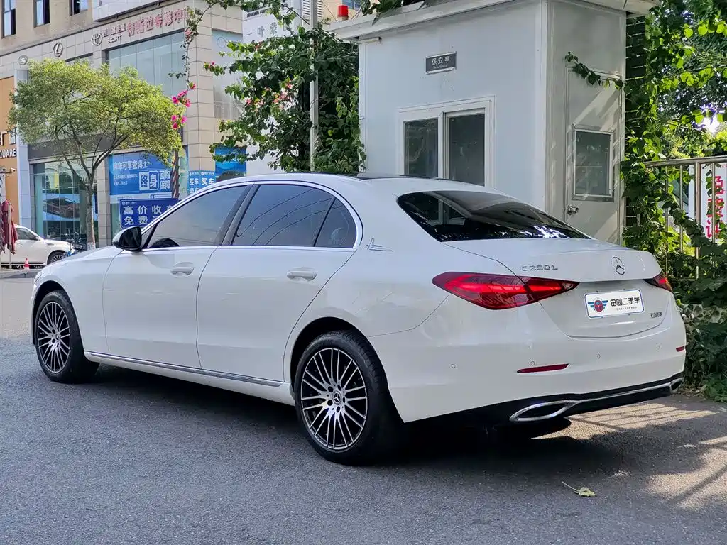 Mercedes-Benz C-Class 2024