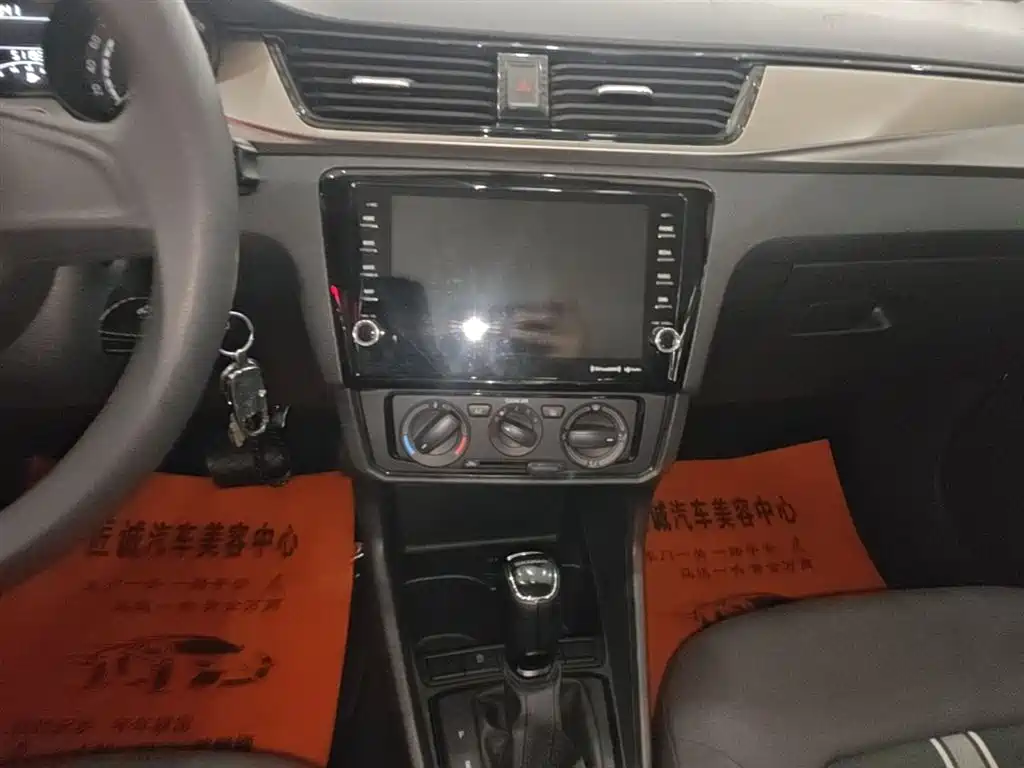 Skoda Rapid Spaceback 2020 — фото 13